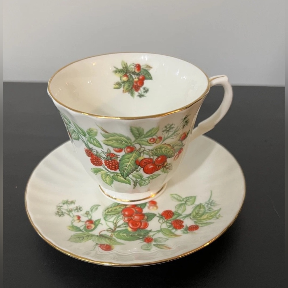 Vintage Tea Cup & Saucer Royal Court Fine Bone China England Red Berries Leaves